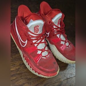 Authentix Kyrie Ivring Signed Shoes Red Size 11.5